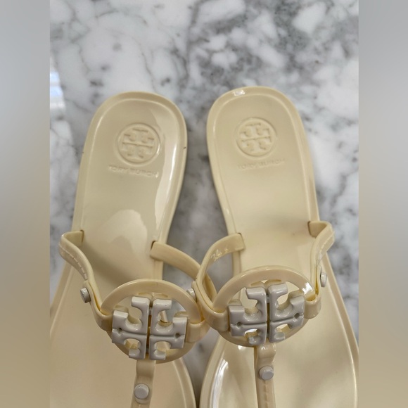Tory Burch Thong Women's Cream Sandals, size 7 - Picture 2 of 9